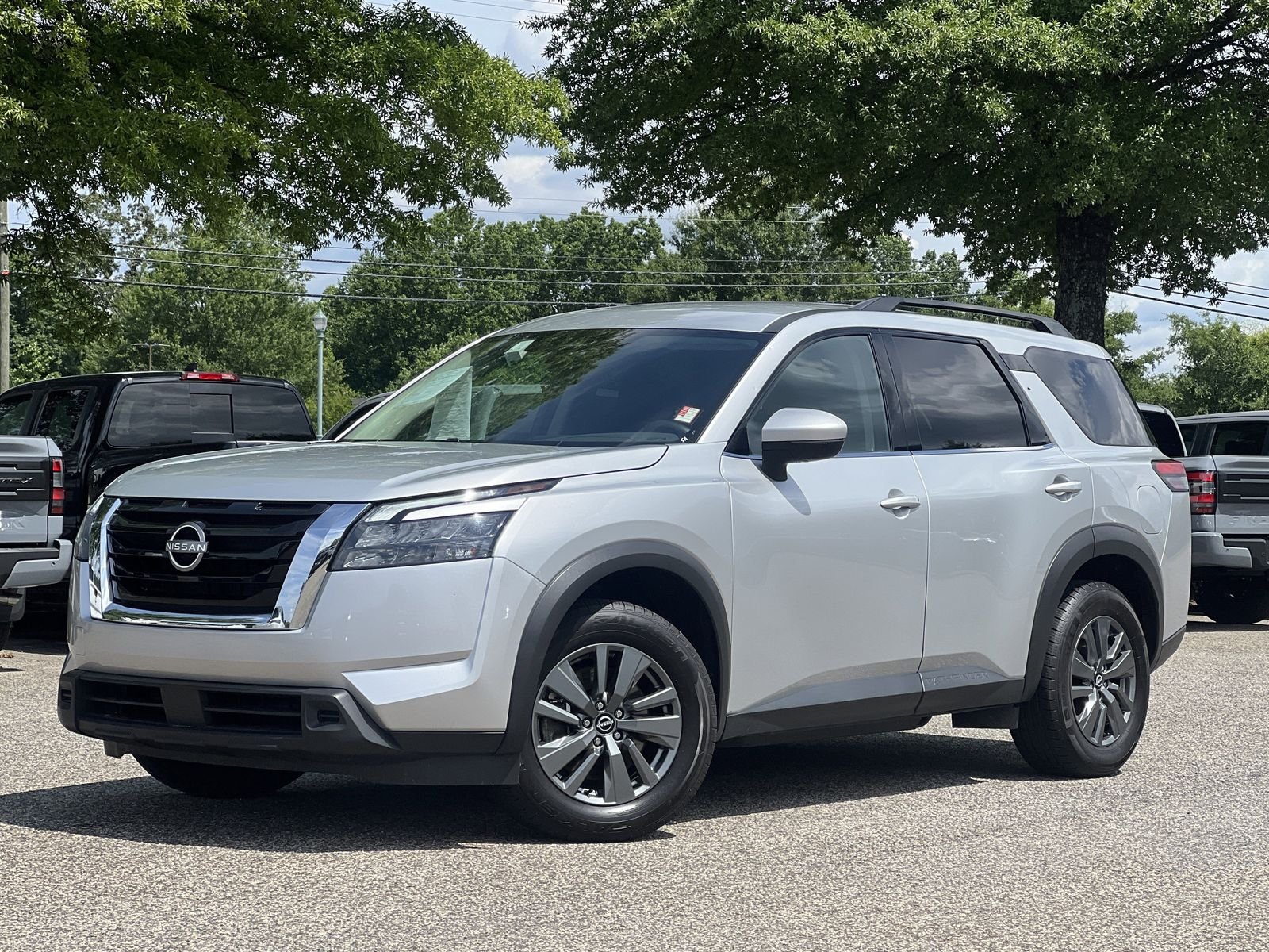 2024 Nissan Pathfinder SV 2WD's photo