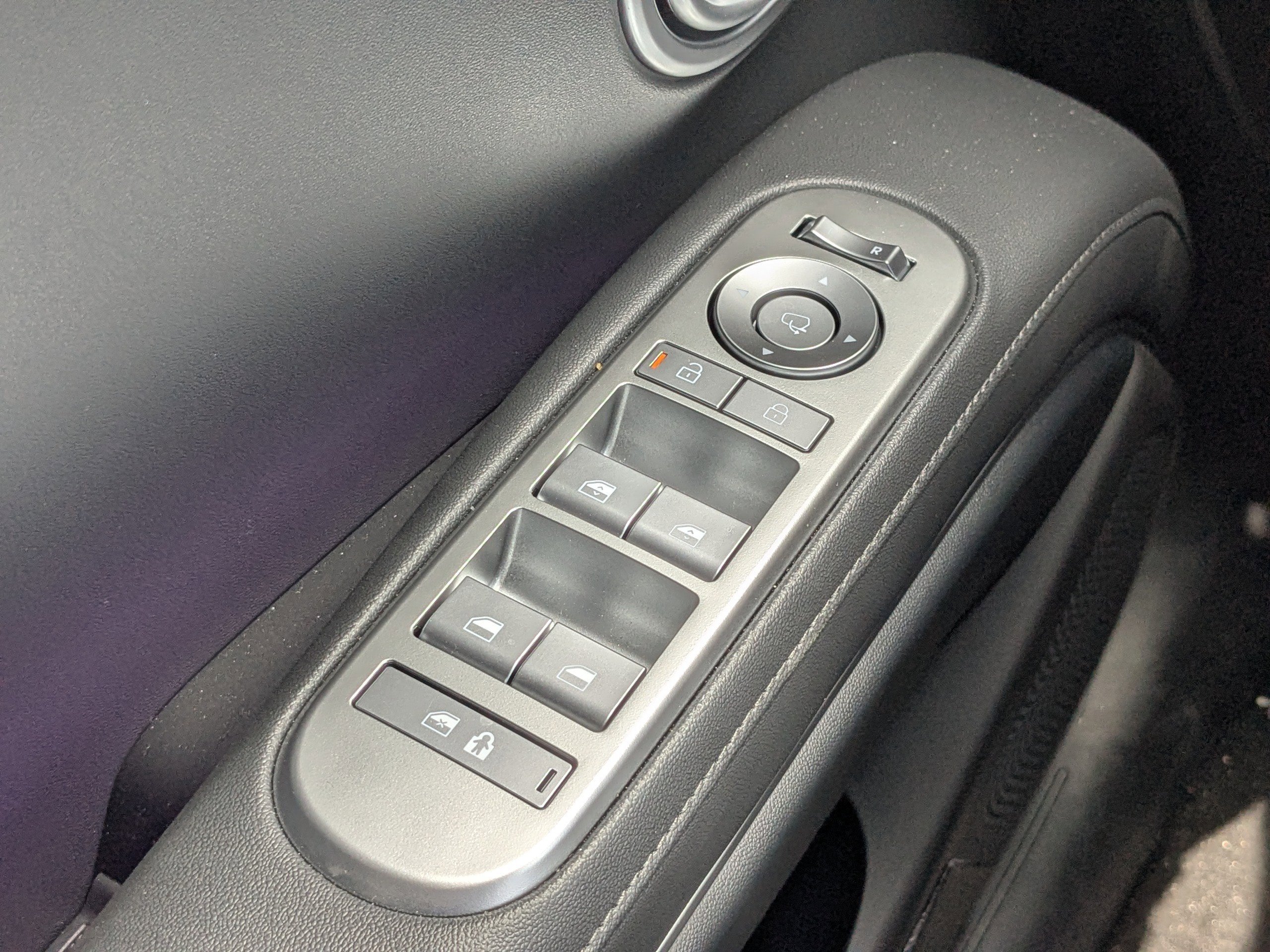 New 2026 Ecotronic Gray Pearl Hyundai Limited FWD image 32