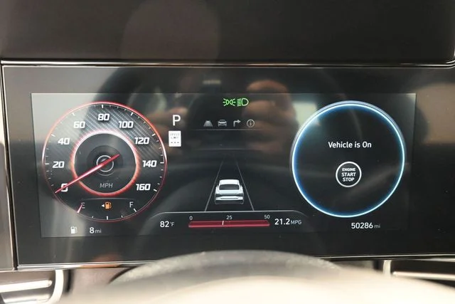 Used 2025 White Hyundai SEL Convenience image 30