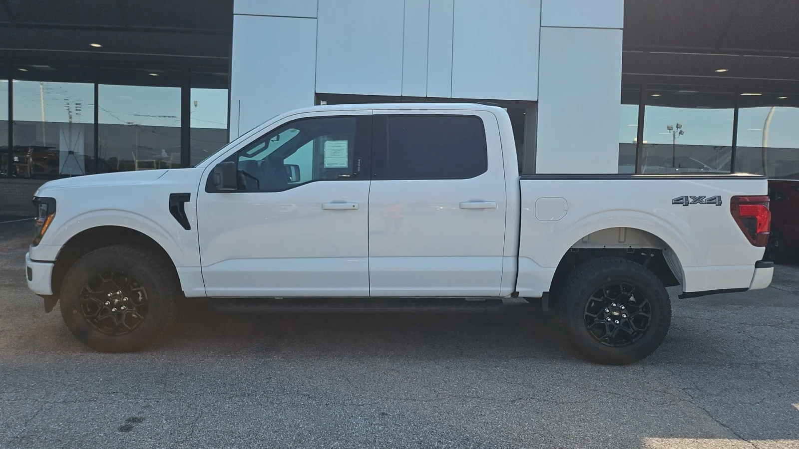 New 2026 Oxford White Ford XLT 4WD image 2