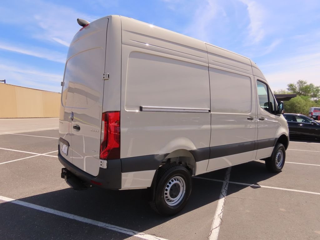 New 2026  Mercedes-Benz Cargo 144 WB image 5