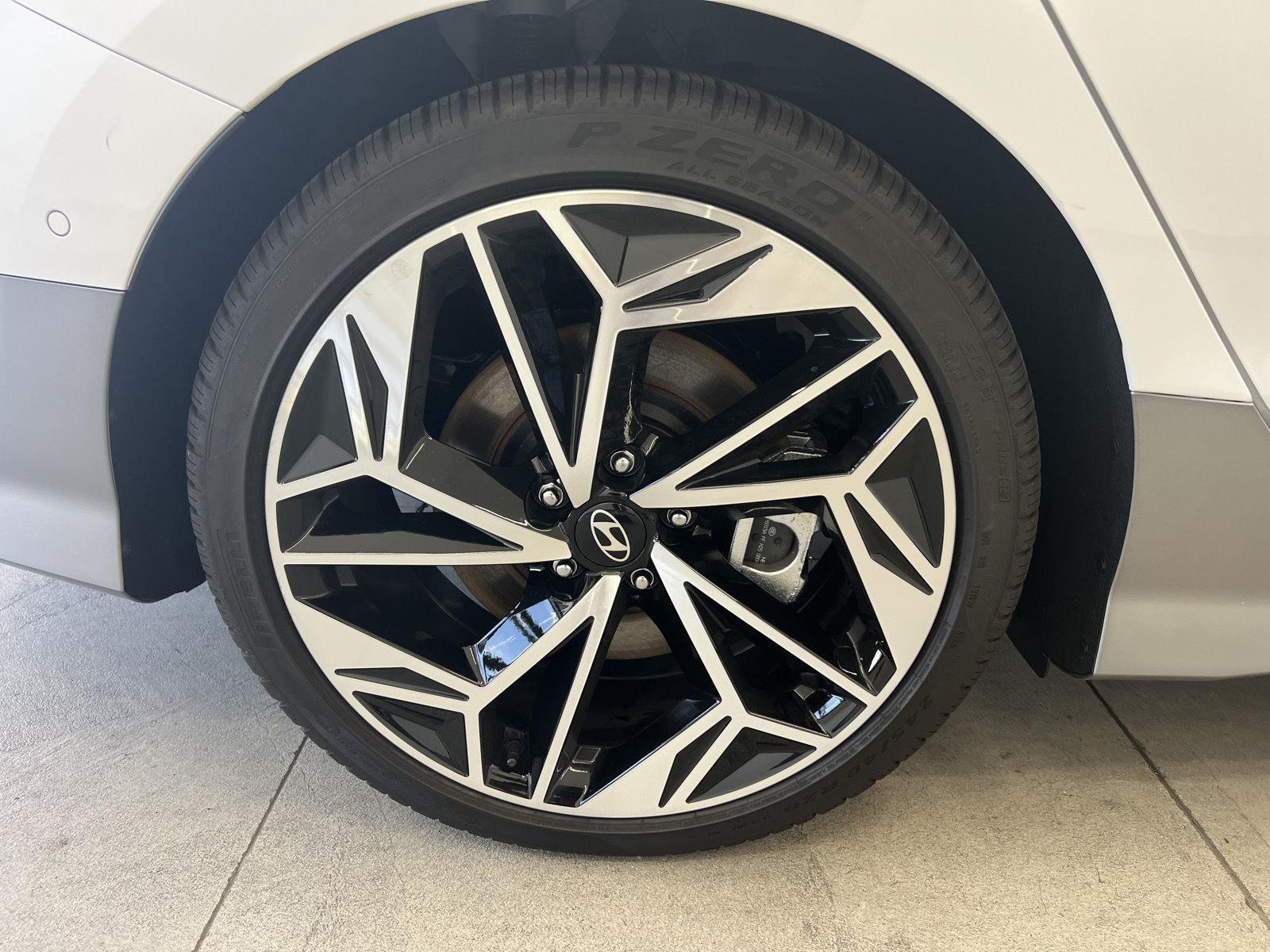 2025 Hyundai IONIQ 6 Limited - Photo 9