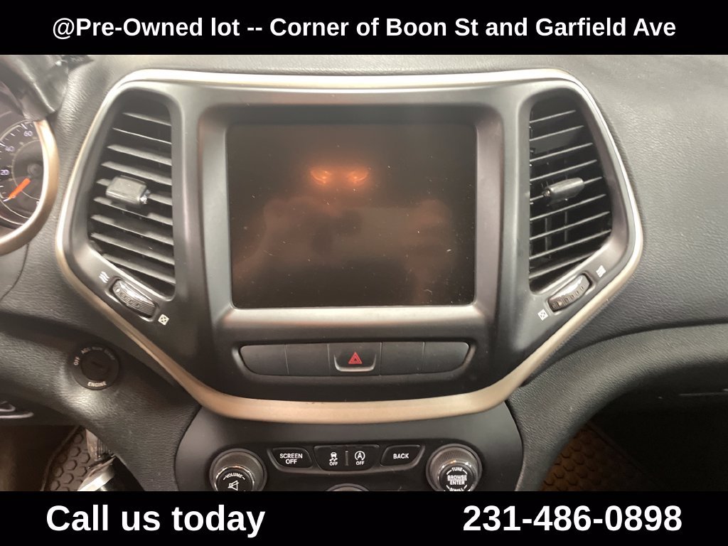 Used 2015 Black Jeep Latitude image 22