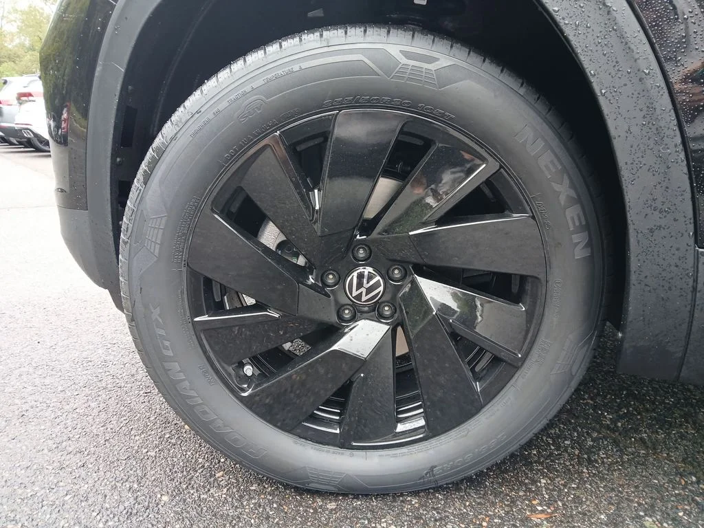 New 2026 Black Volkswagen SE w/Technology image 26