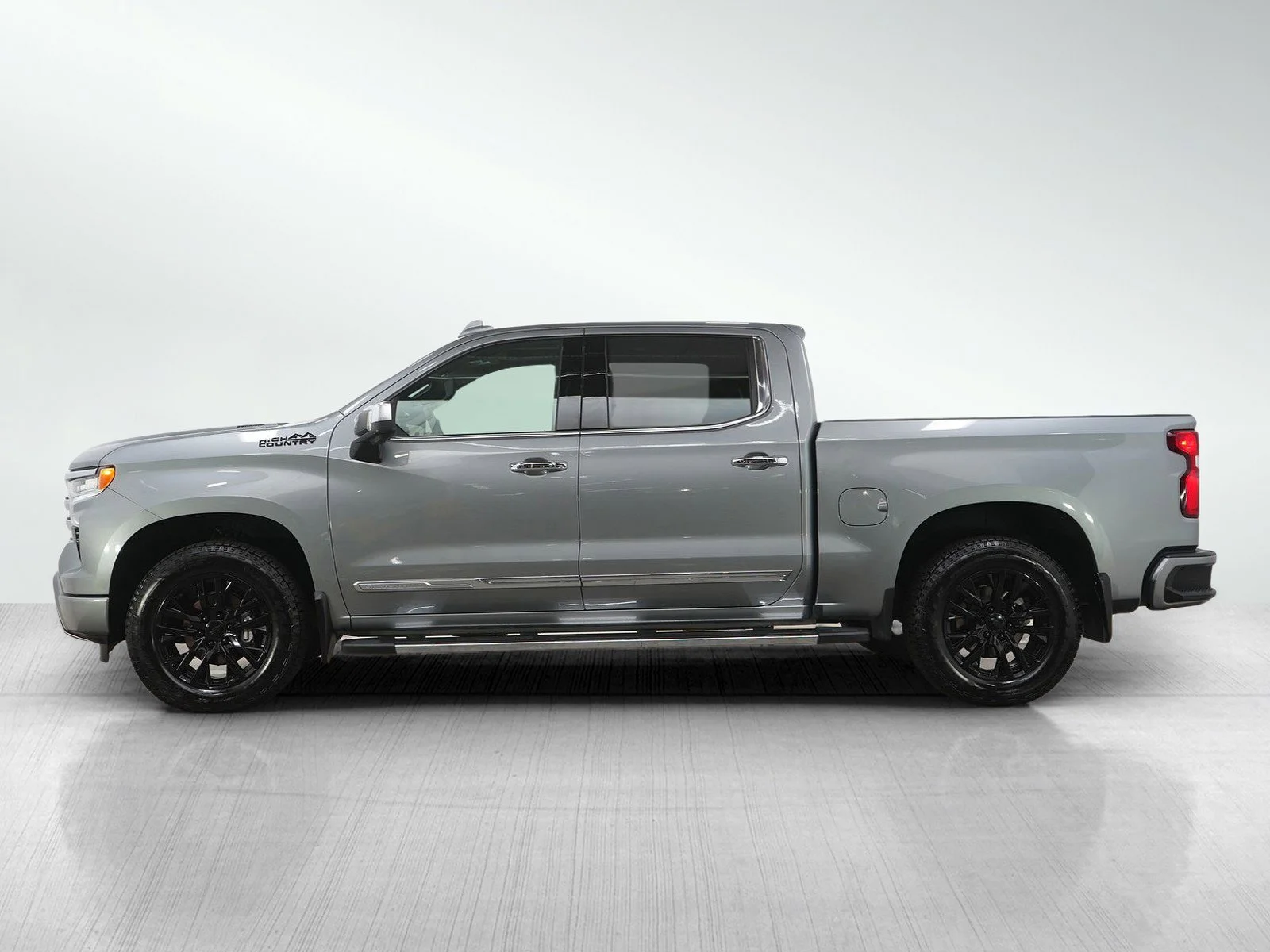 Used 2024 Chevrolet Silverado 1500 High Country with VIN 1GCUDJE86RZ288318 for sale in Bloomington, Minnesota