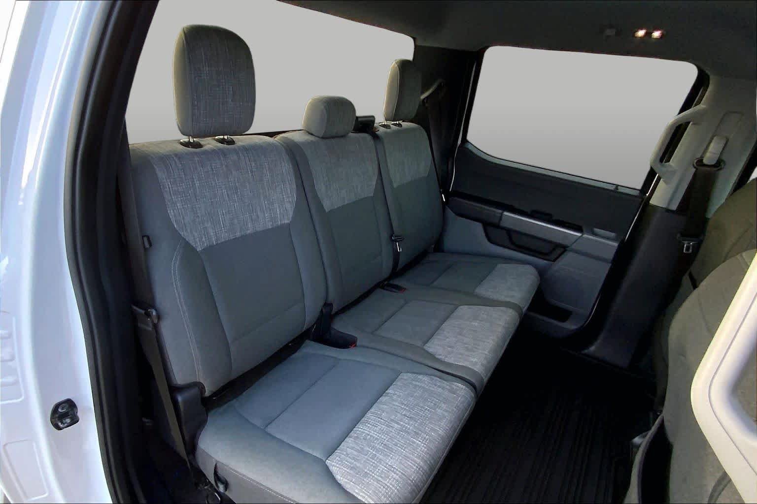 Used 2023 Oxford White Ford XLT image 18