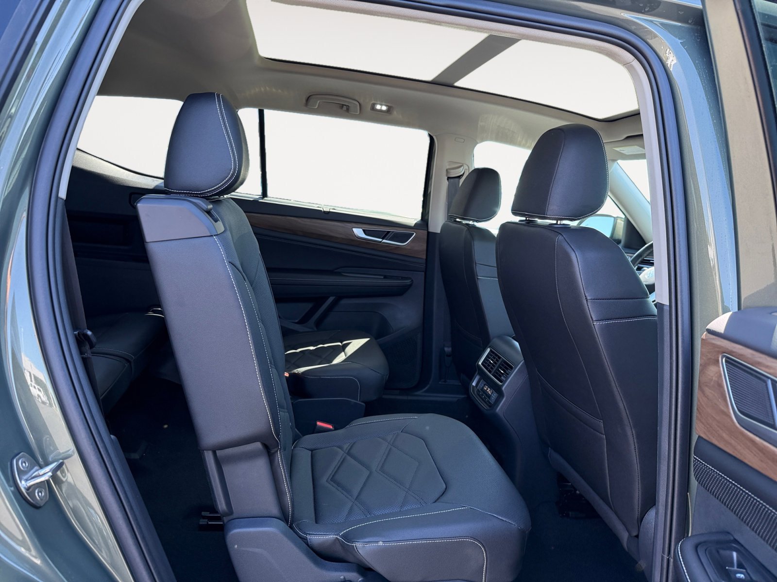 New 2026 Avocado Green Volkswagen 2.0T SE w/Technology image 18