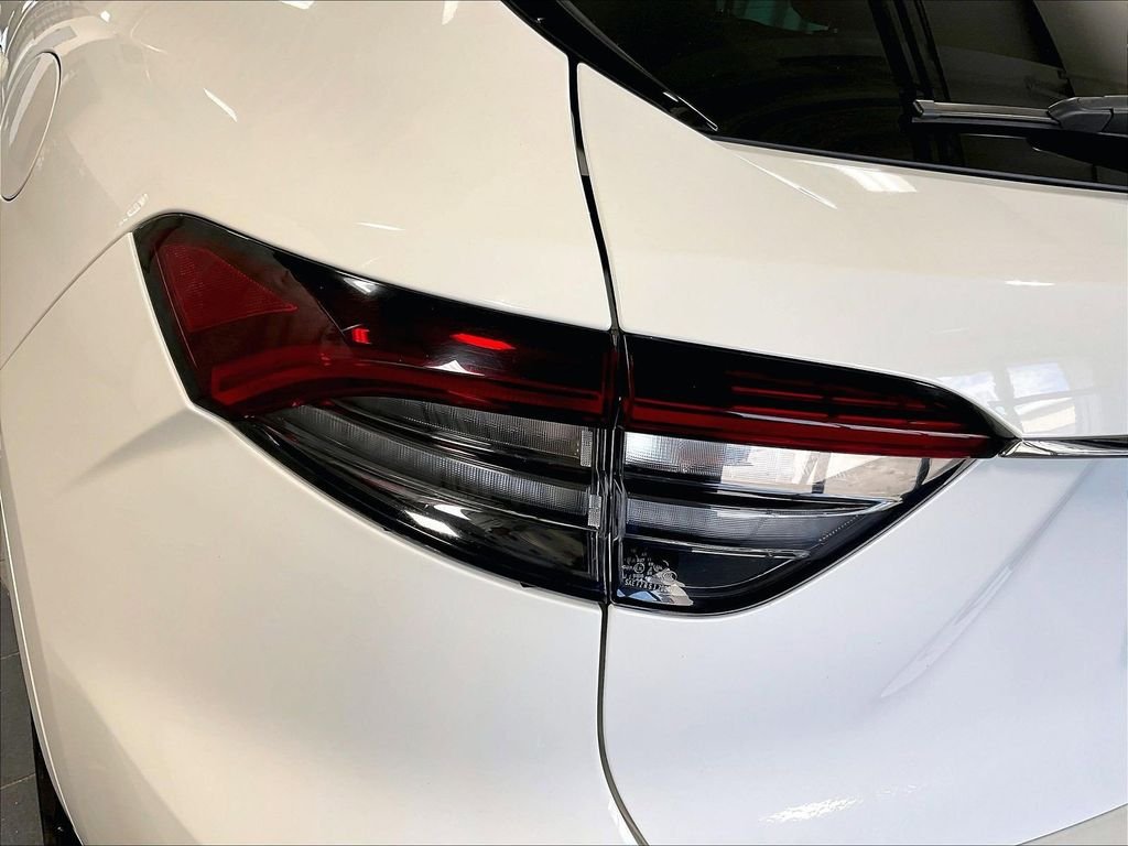 Used 2022 White Maserati Modena image 34