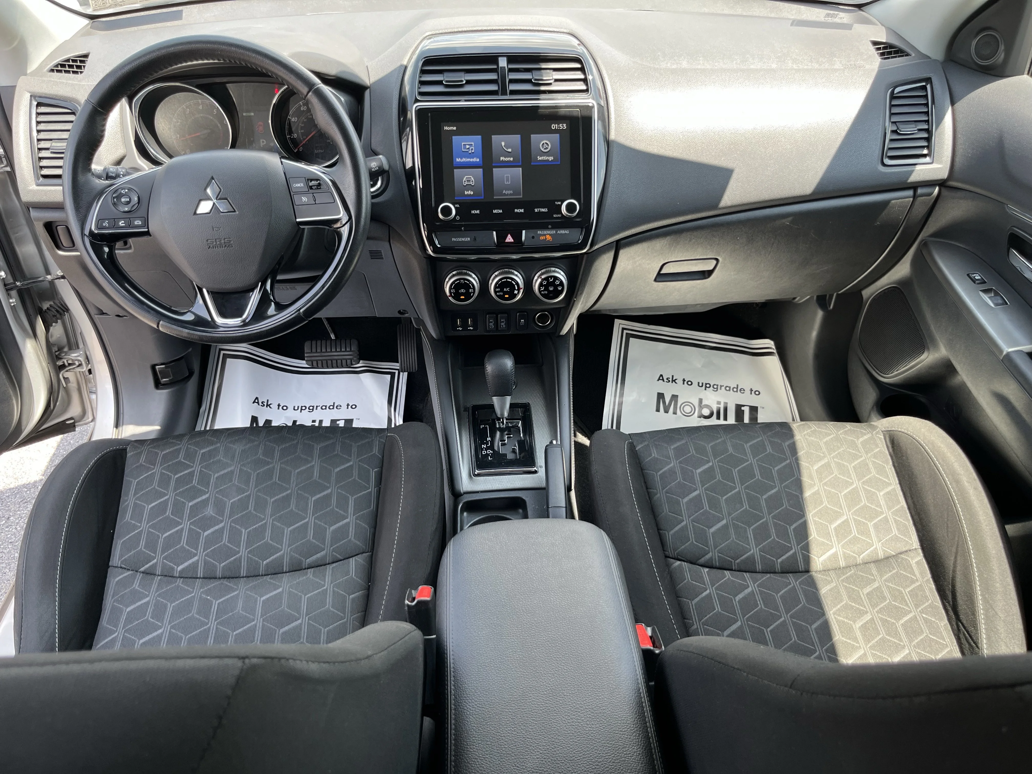 Used 2020 Alloy Silver Metallic Mitsubishi  image 18