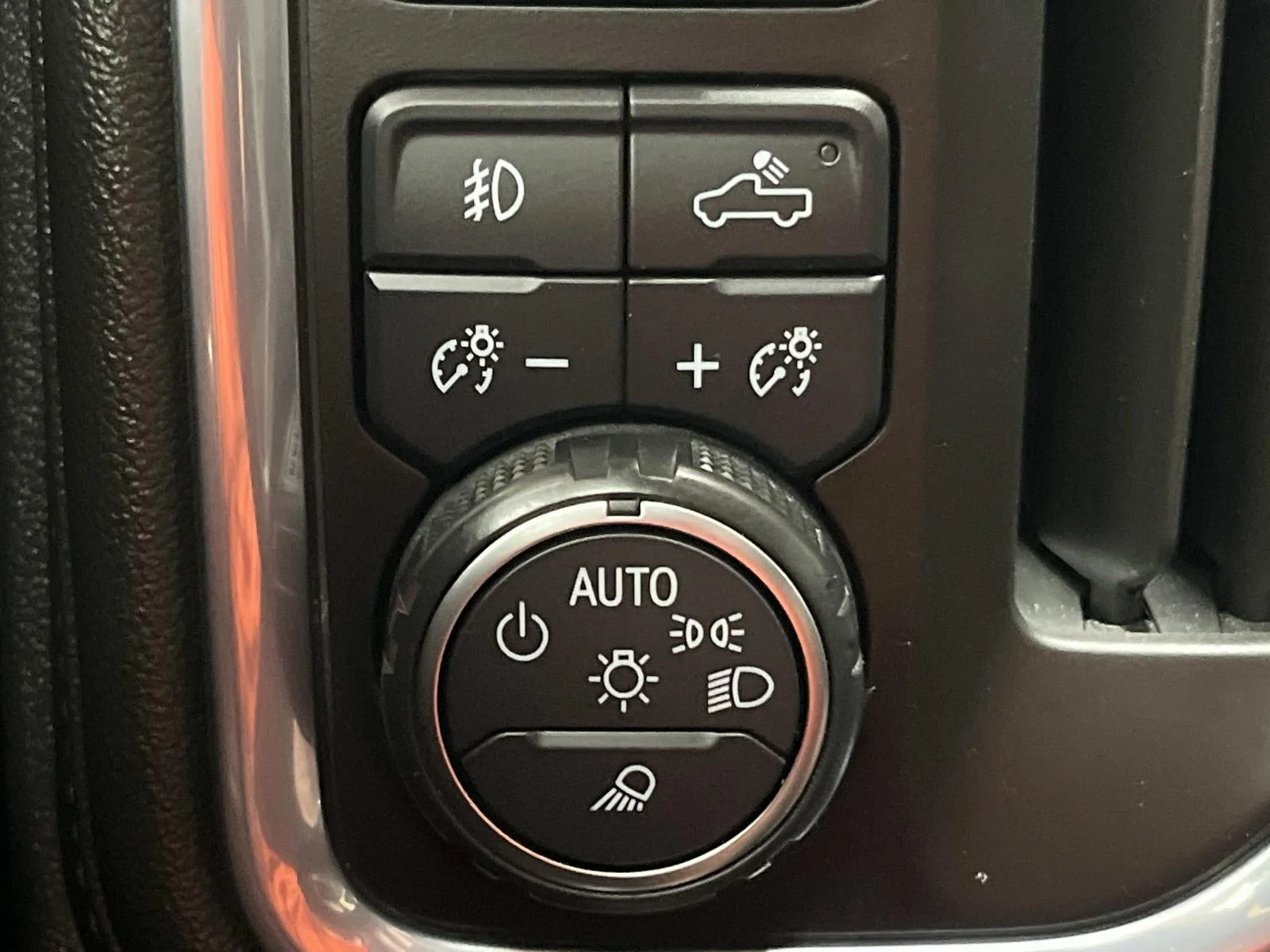 Used 2022 All normally body colored non-sheet metal parts will be black including front fender extensions, cab spoiler on Double & Crew cabs and LT trim door handles. May require extended lead time. Chevrolet LT Trail Boss image 28