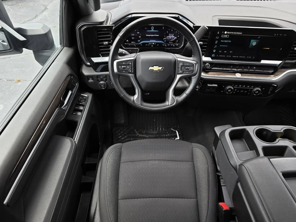 Used 2025 Sterling Gray Metallic Chevrolet LT image 18