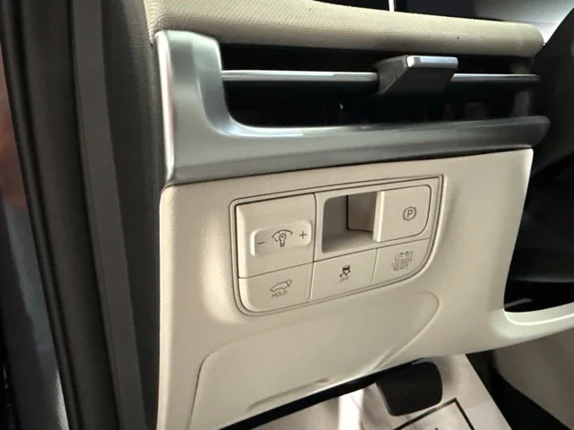 Used 2025  Hyundai Limited image 21