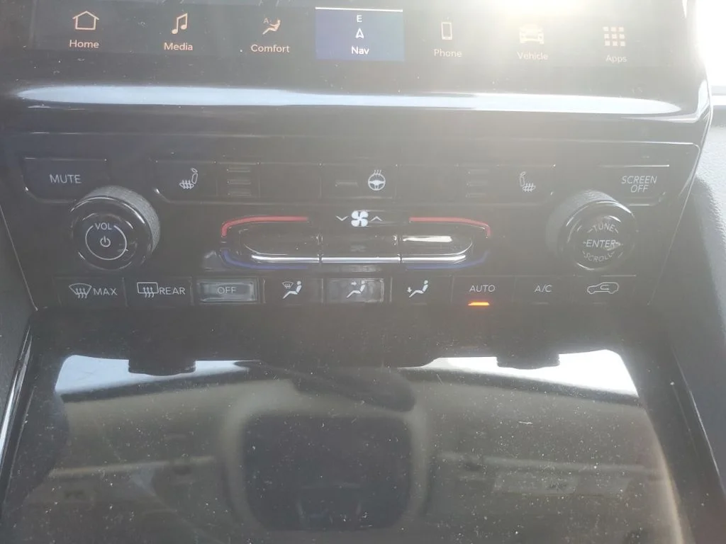 Used 2023 White Jeep Limited image 26