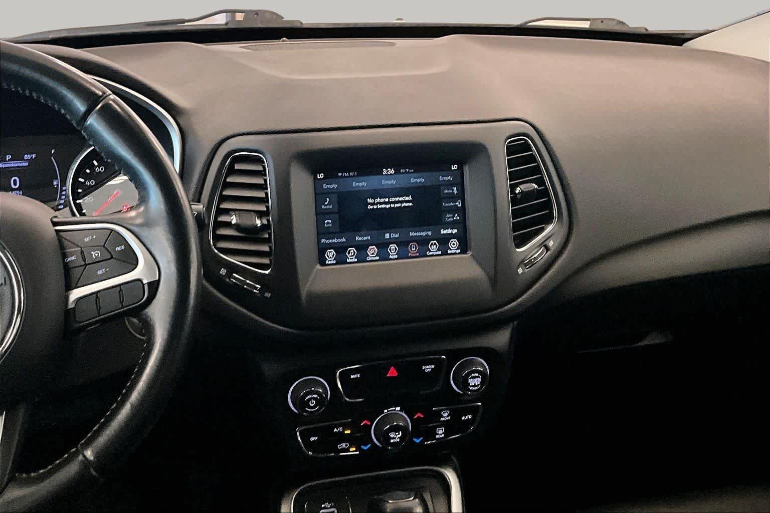 Used 2020 White Clearcoat Jeep Latitude image 6