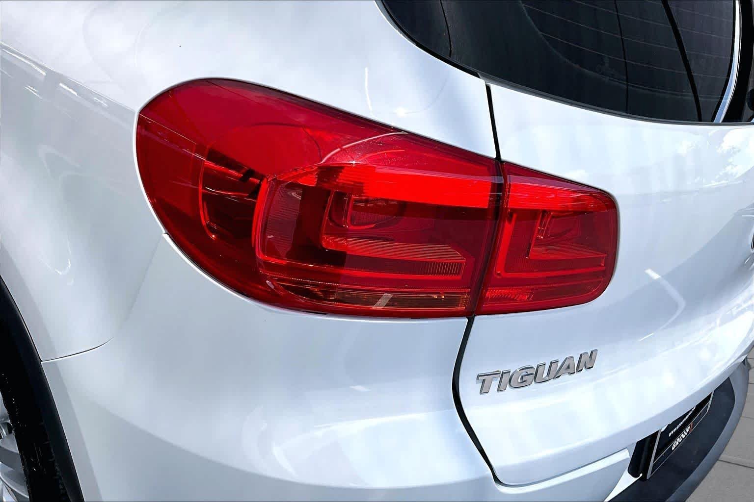 Used 2017  Volkswagen  image 29