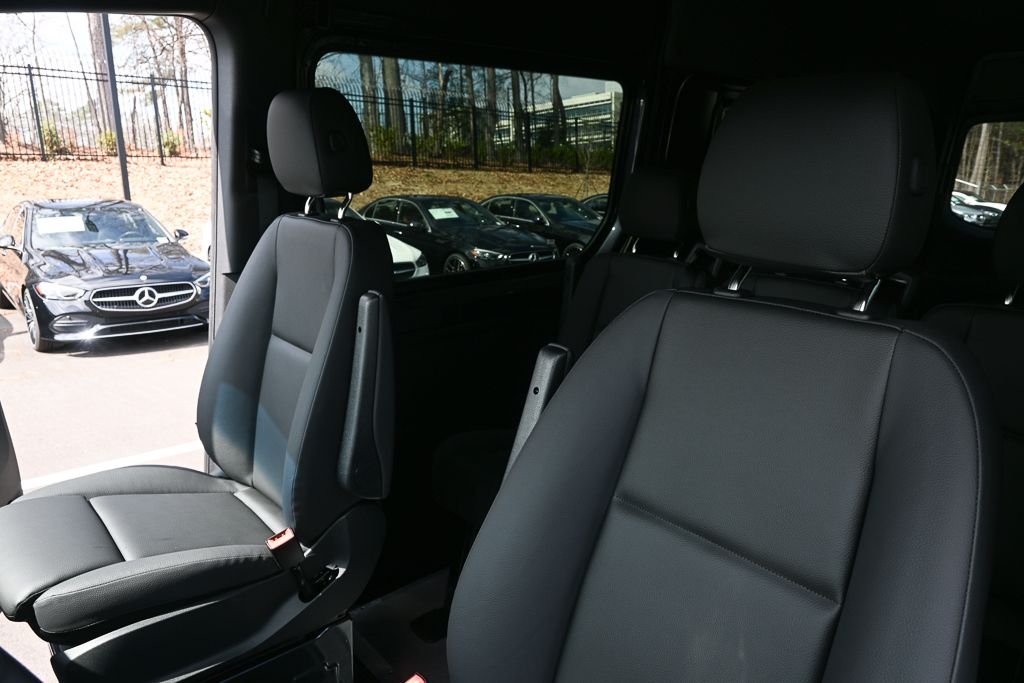 New 2026 Tenorite Gray Metallic Mercedes-Benz Crew 170 WB image 5