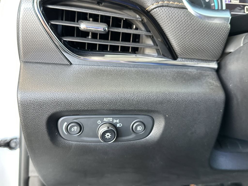 Used 2019 Beige Chevrolet Premier image 19