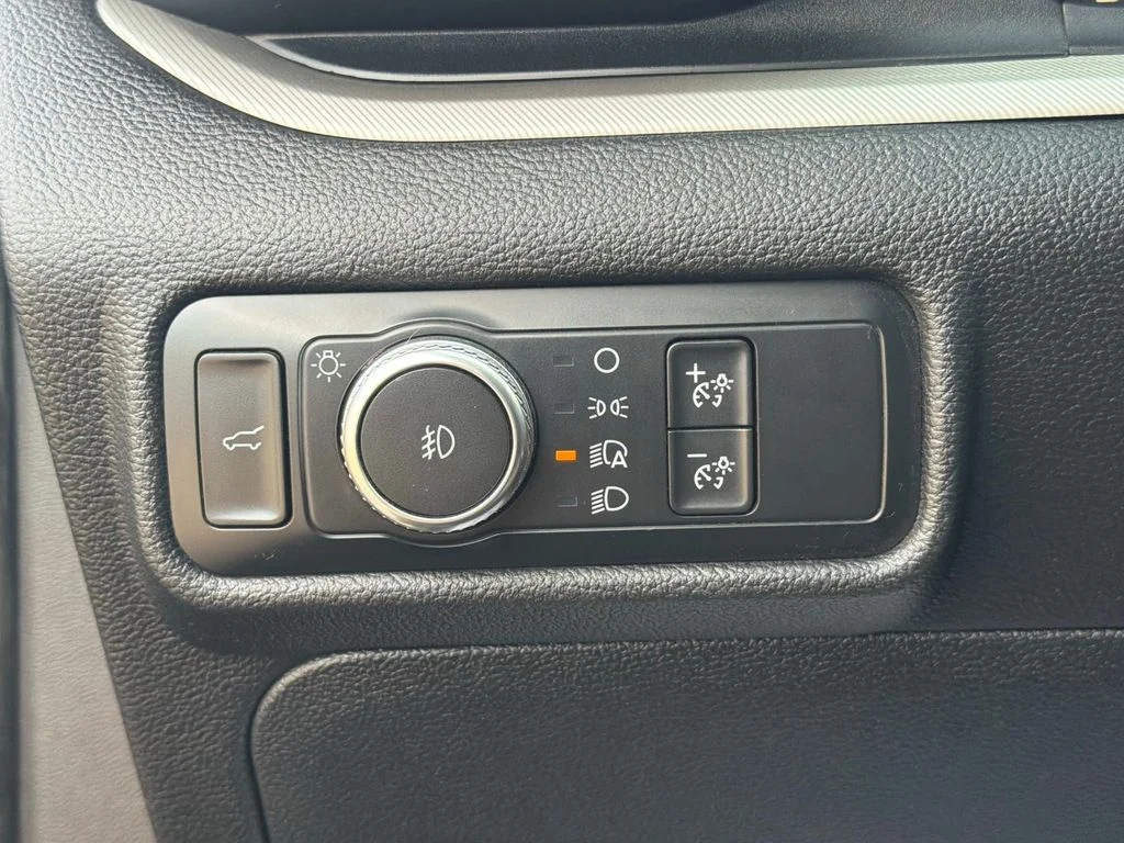 Used 2020 Black Ford XLT image 33