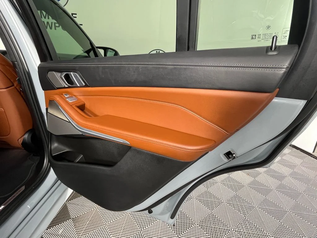 Used 2024 Gray BMW M60i image 28