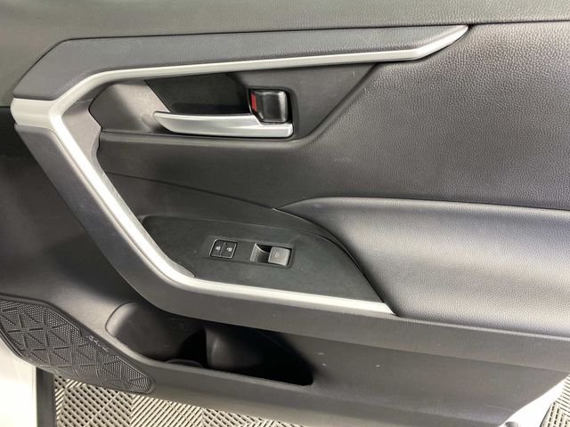 Used 2025 Beige Toyota XLE Premium image 25