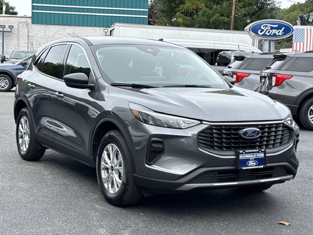 Used 2023 Gray Ford Active image 1