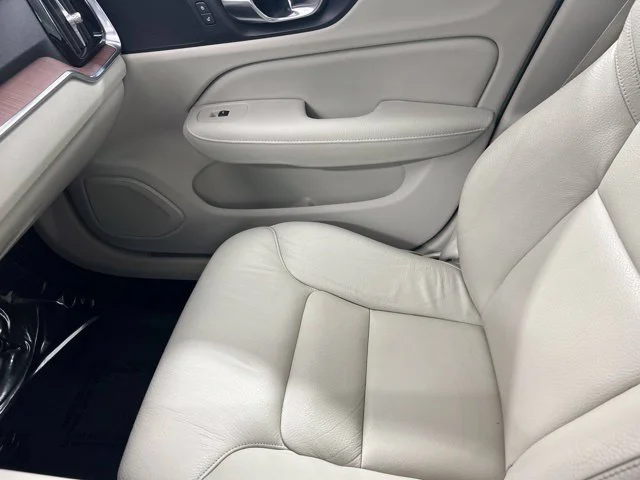 Used 2021 White Volvo T5 Momentum image 15