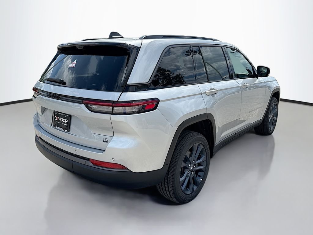 New 2026 Silver Zynith Jeep 85th Anniversary Edition image 4