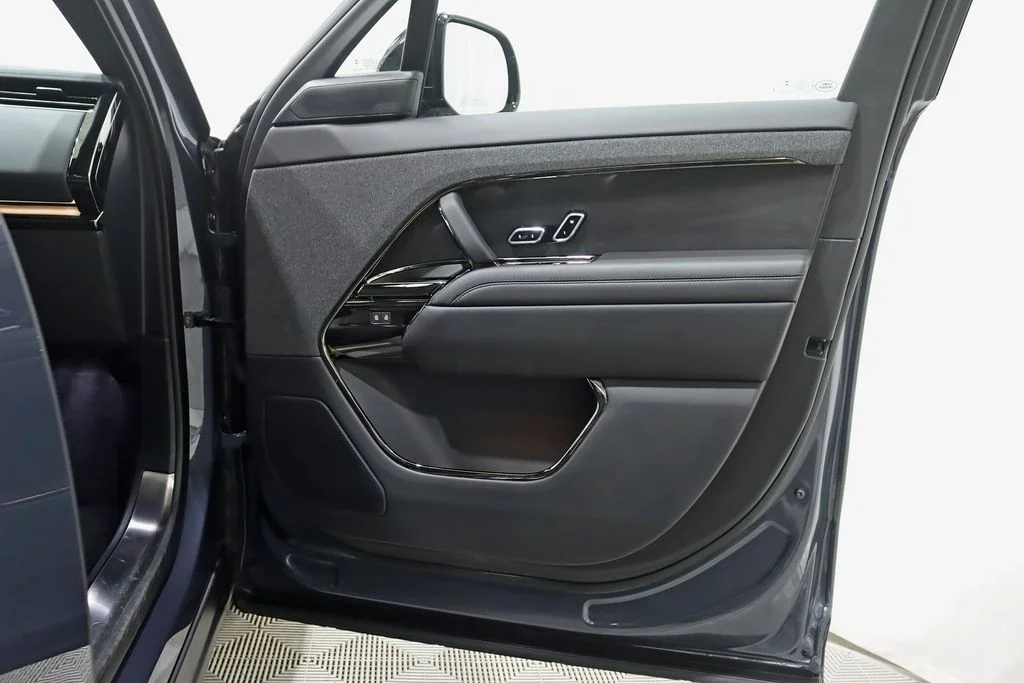 Used 2024 Blue Land Rover Dynamic SE image 37
