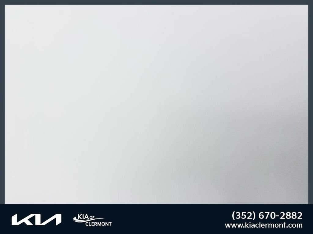 2026 Kia EV9 Light's photo