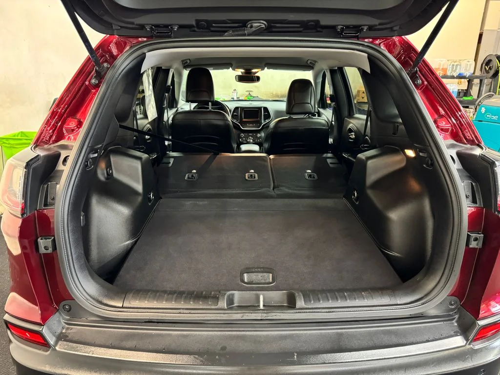 Used 2021 Red Jeep Altitude image 7
