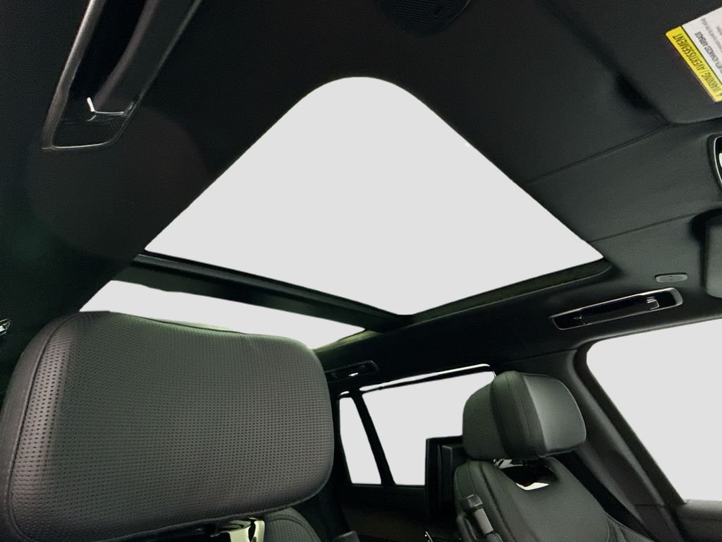 New 2026 Borasco Grey LAND ROVER SV Signature Suite image 17