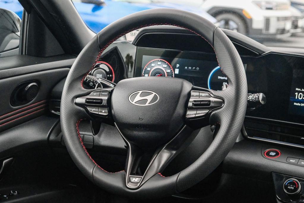 2025 Hyundai Elantra N Line - Photo 16