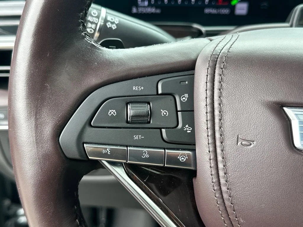 Used 2024 Silver Cadillac Sport Platinum image 27