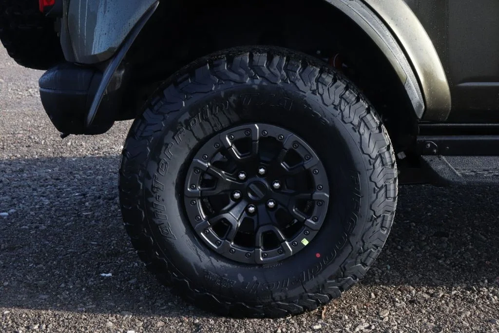 New 2025 Shelter Green Metallic Ford Raptor® image 40