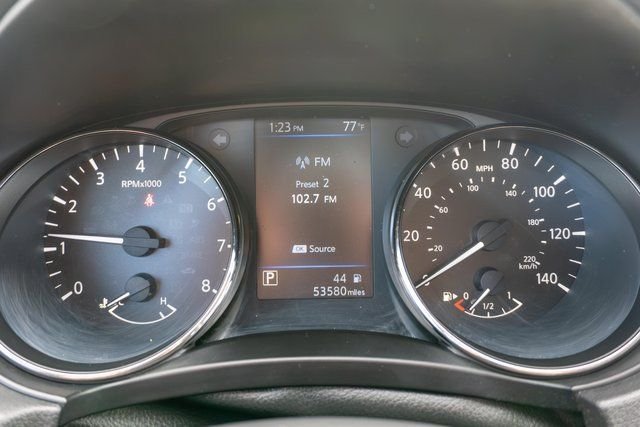 Used 2022 Red Nissan S image 19
