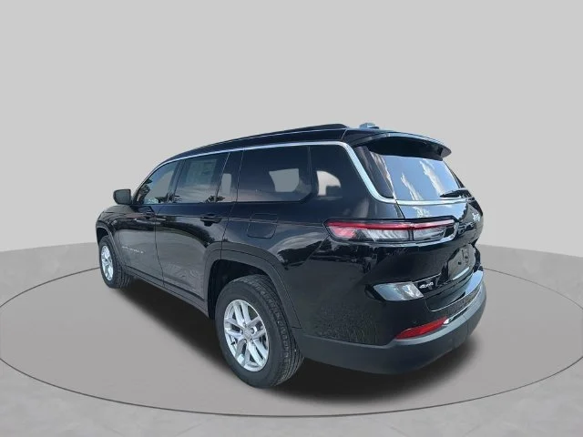 New 2026 Diamond Black Crystal Pearl-Coat Exterior Paint Jeep Laredo X image 6