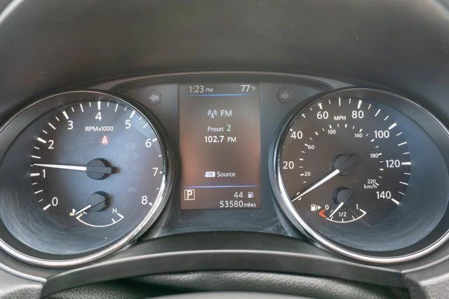 Used 2022 Red Nissan S image 19
