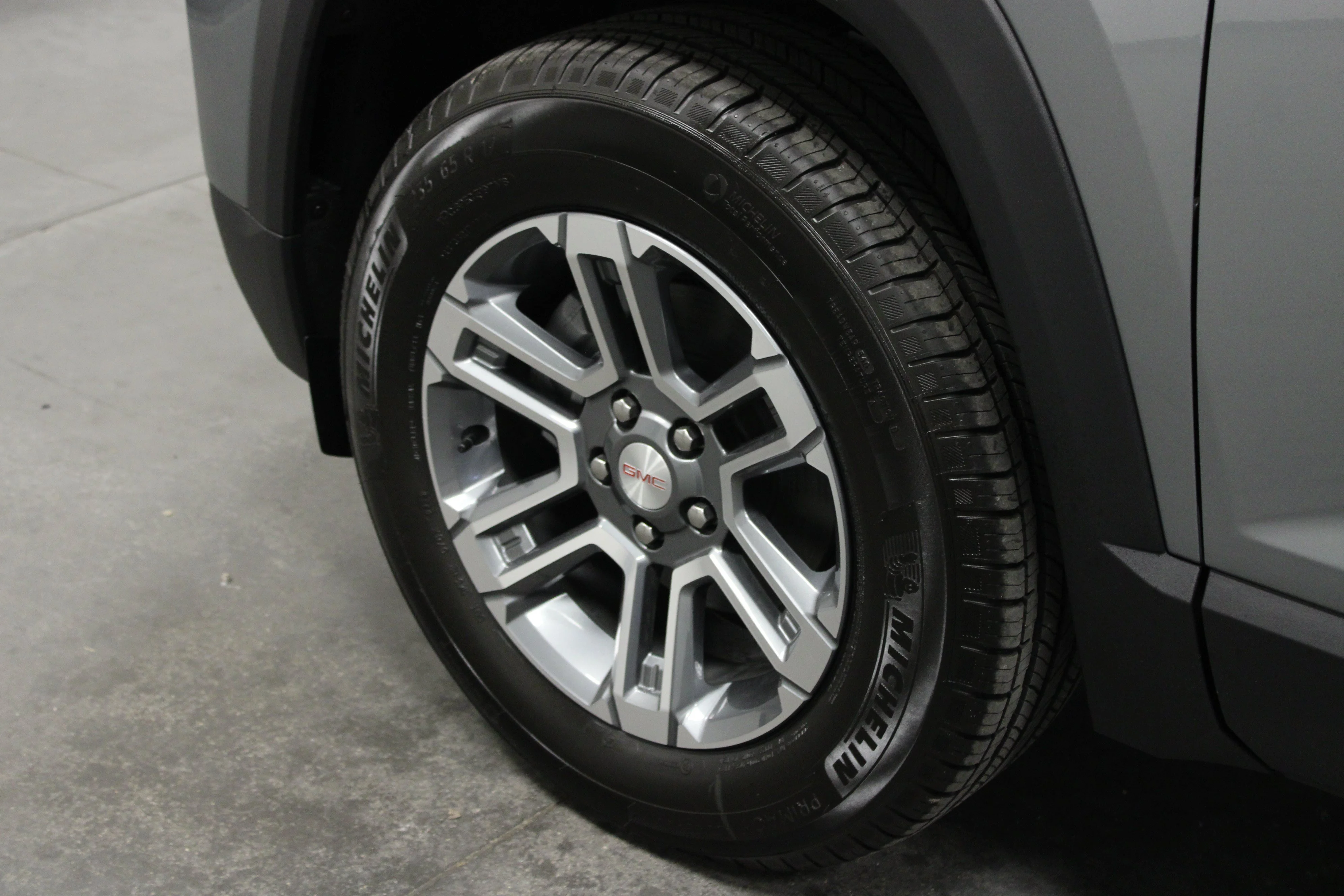 New 2027 Sterling Metallic GMC AWD Elevation image 10