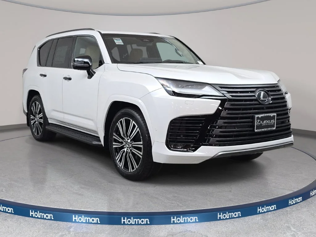 New 2026 Eminent White Pearl Lexus 700h Luxury image 2