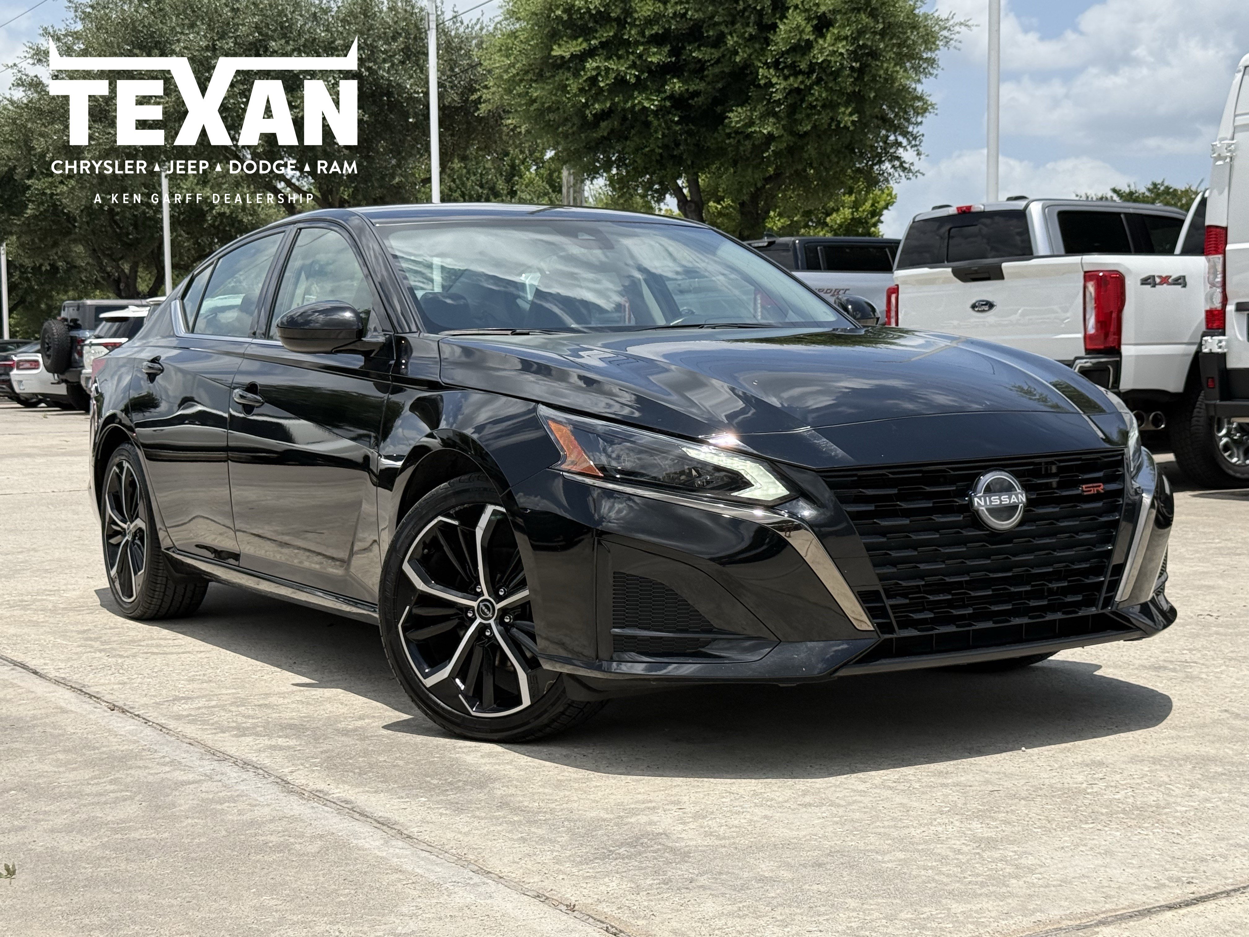 Used 2025 Super Black Nissan  image 1