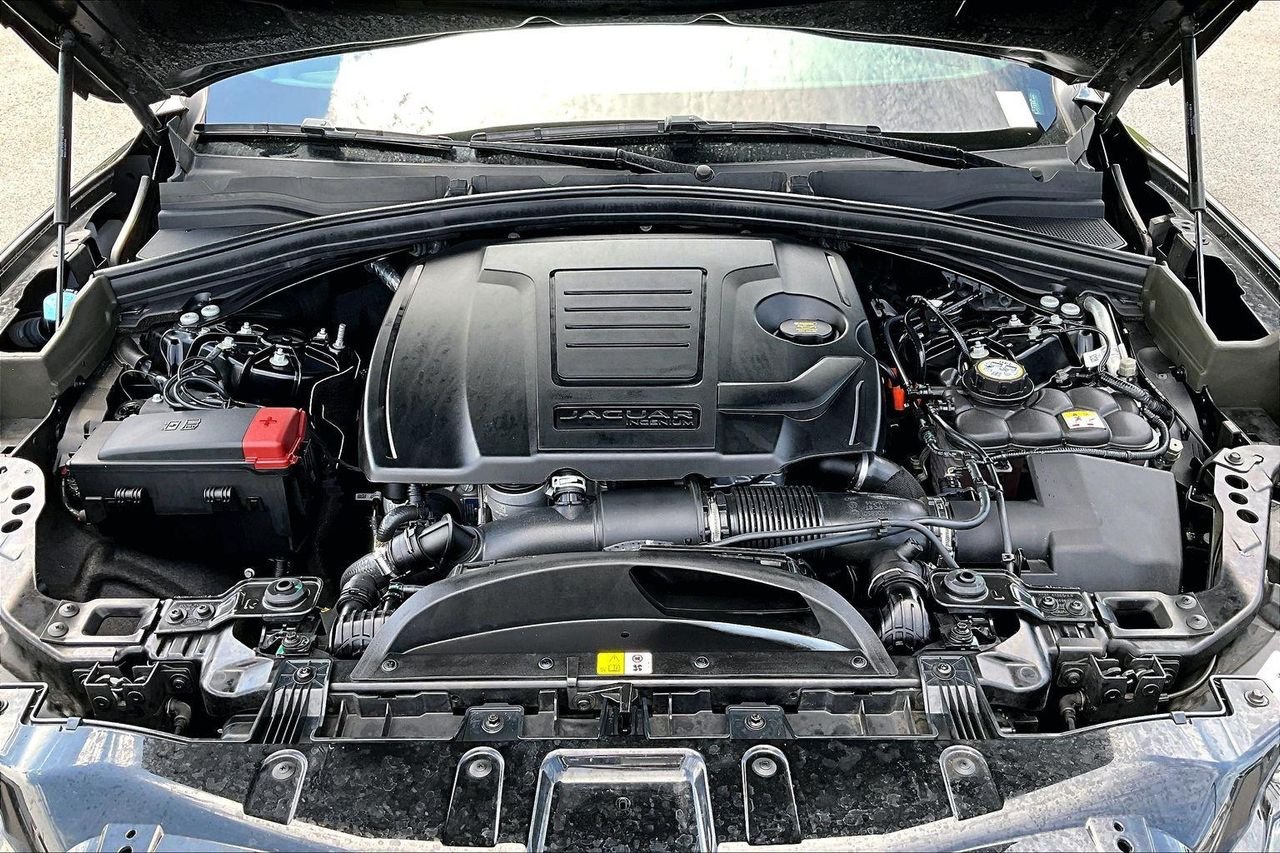 2024 Jaguar F-PACE R-Dynamic S - Photo 32