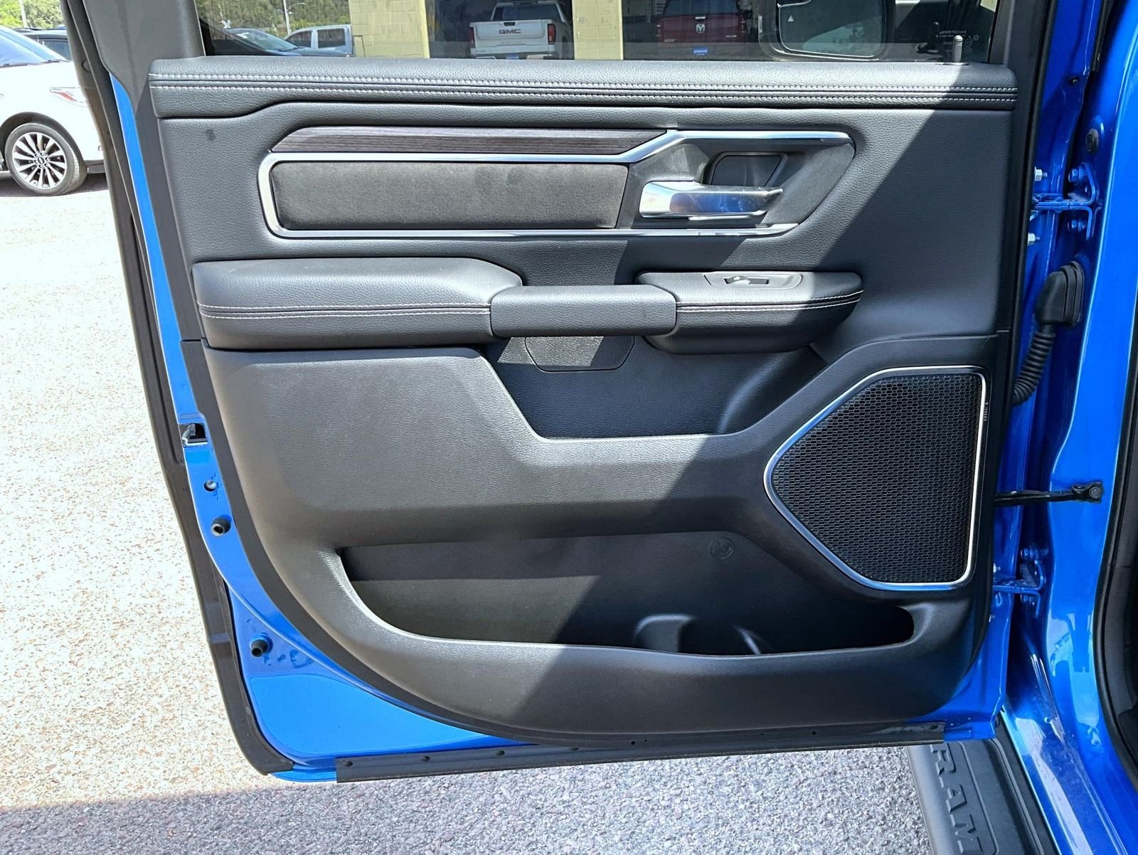 New 2026 Hydro Blue Pearl-Coat Exterior Paint RAM Laramie image 21