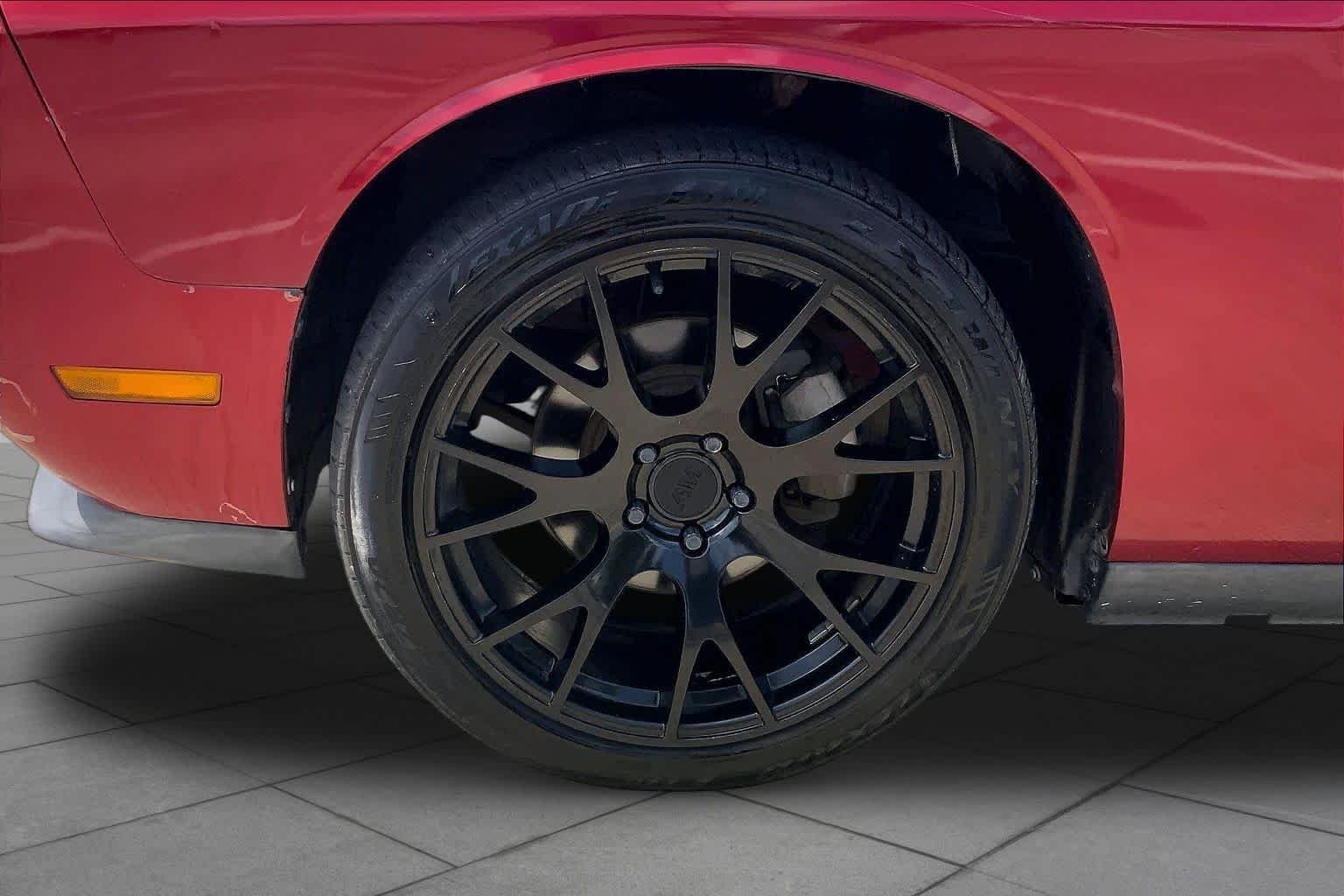 Used 2010 Inferno Red Crystal Pearl Dodge SE image 7