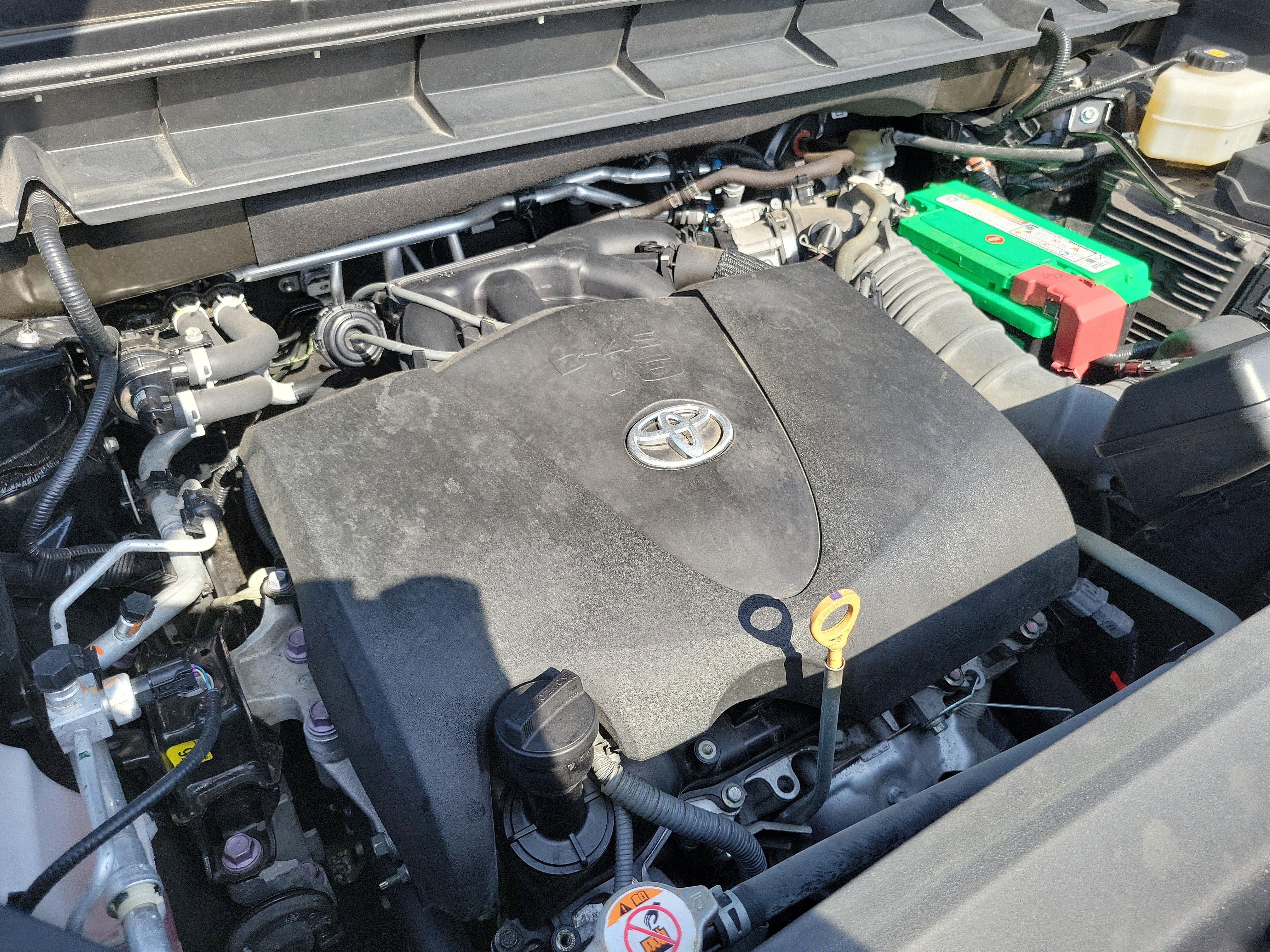 2021 Toyota Highlander LE - Photo 25