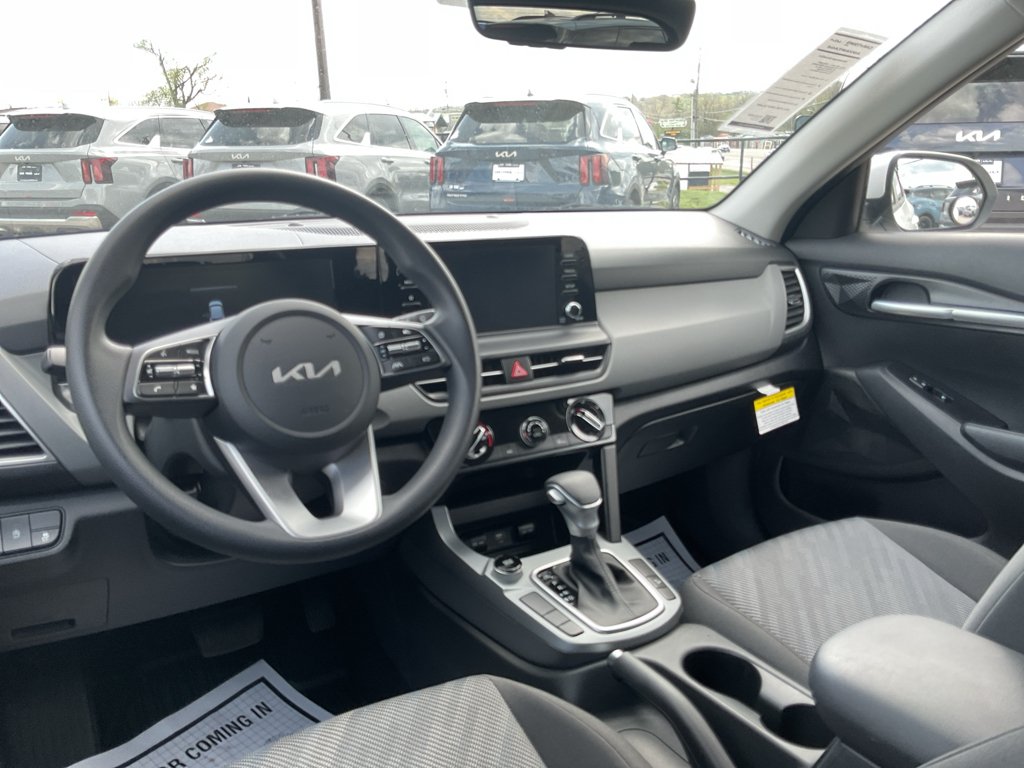 Used 2026 Snow White Pearl Kia LX image 19