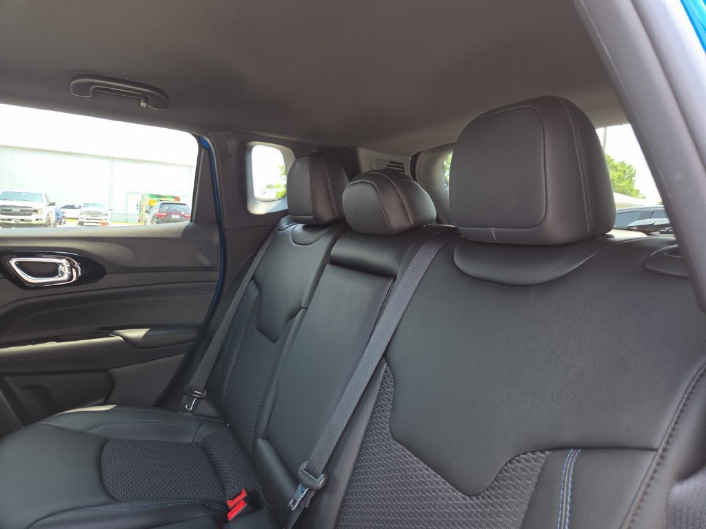 New 2026 Hydro Blue Pearl-Coat Exterior Paint Jeep Latitude Altitude image 21