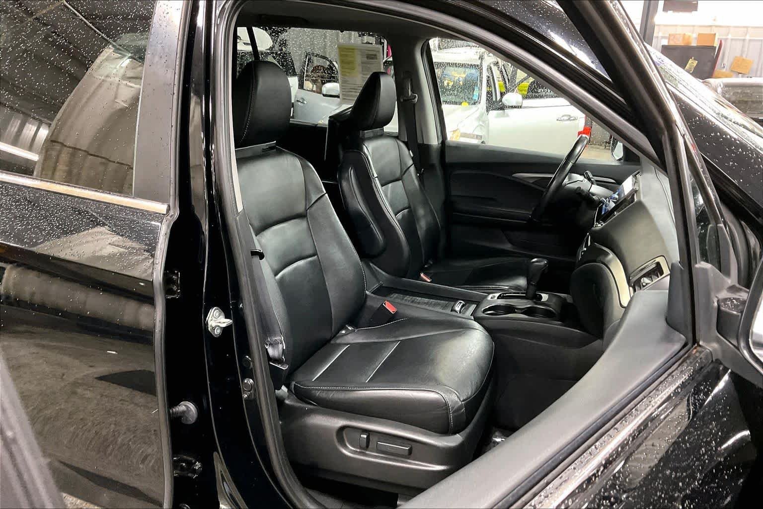 Used 2020 Crystal Black Pearl Honda EX-L image 9