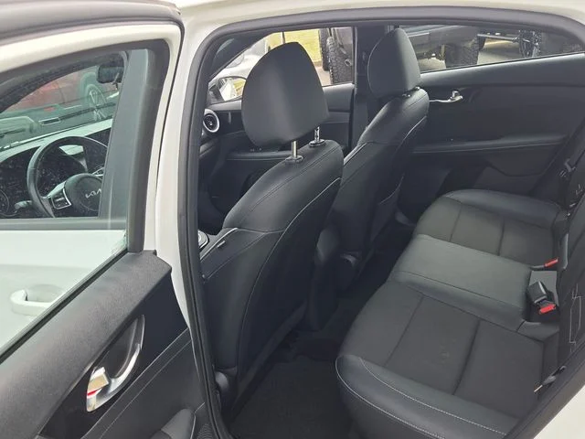 Used 2024 White Kia GT-Line image 7
