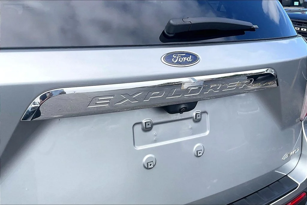 Certified Used 2023 Silver Metallic Ford XLT image 32
