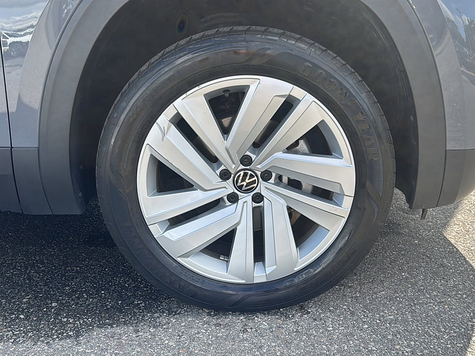 Used 2023 Gray Volkswagen 3.6L V6 SE w/Technology image 42